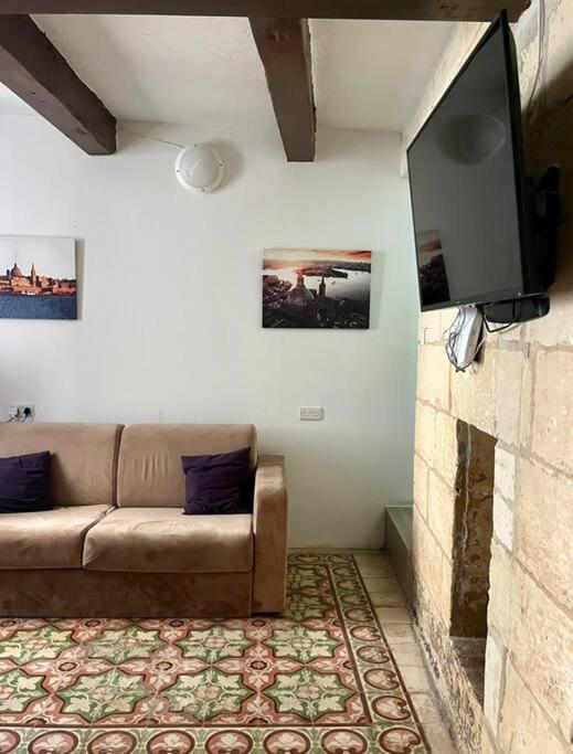 Nazzarena House - * La Valletta
